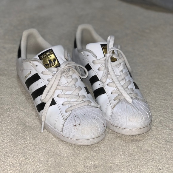 Adidas Superstars - Picture 1 of 2